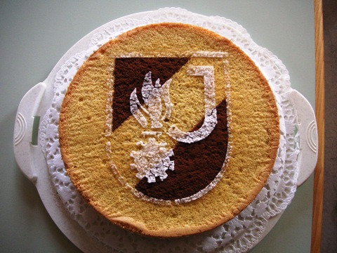 Torte mit dem FF-Jugend-Emblem: Sandra Anthofer zeigte sich kreativ