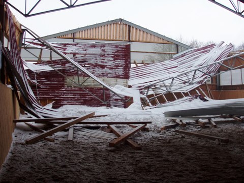 Ein Teil ist durch den Schneedruck in sich zusammen gestürzt.