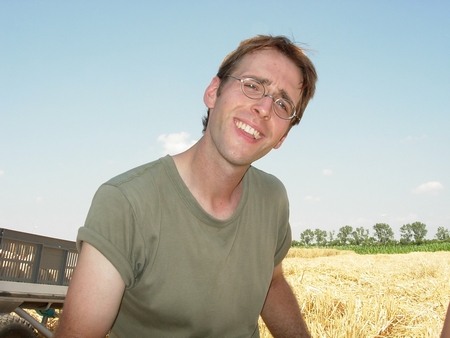 Der große mit der Brille kommt von weit her! Der Norman kann dir sicher so einiges aus seinem Leben erzählen! Frag ihn mal!
