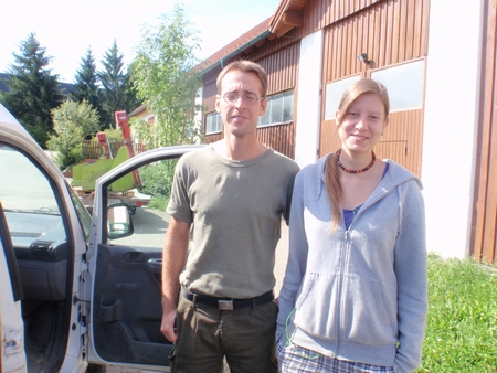 Zuerst fahren die alle immer weg - weit weg - weil da gibt´s auch Felder, die abgeerntet werden müssen. Da kommt dann viel leckeres Futter nach Hause!