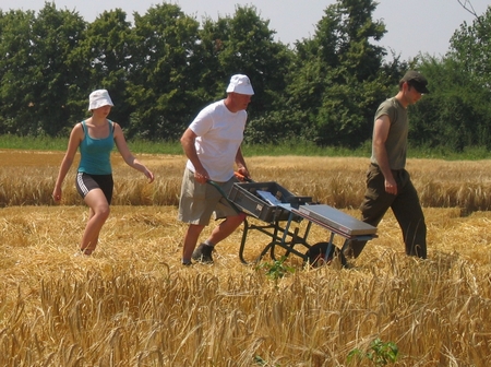 Hubert kommt immer mit der mobilen Einsatzgruppe in vollem "Schweinsgalopp"! Ja, es muss schnell gehen!